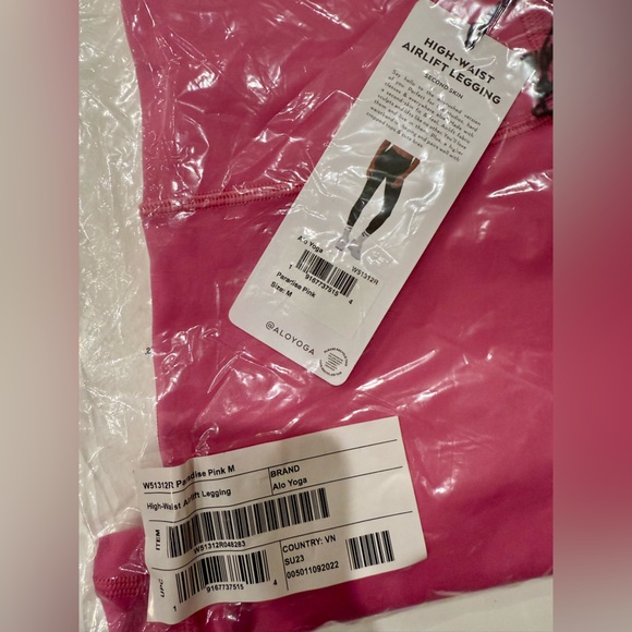 *New with Tag* Alo Airlift Legging - Paradise Pink (M) - Picture 2 of 4